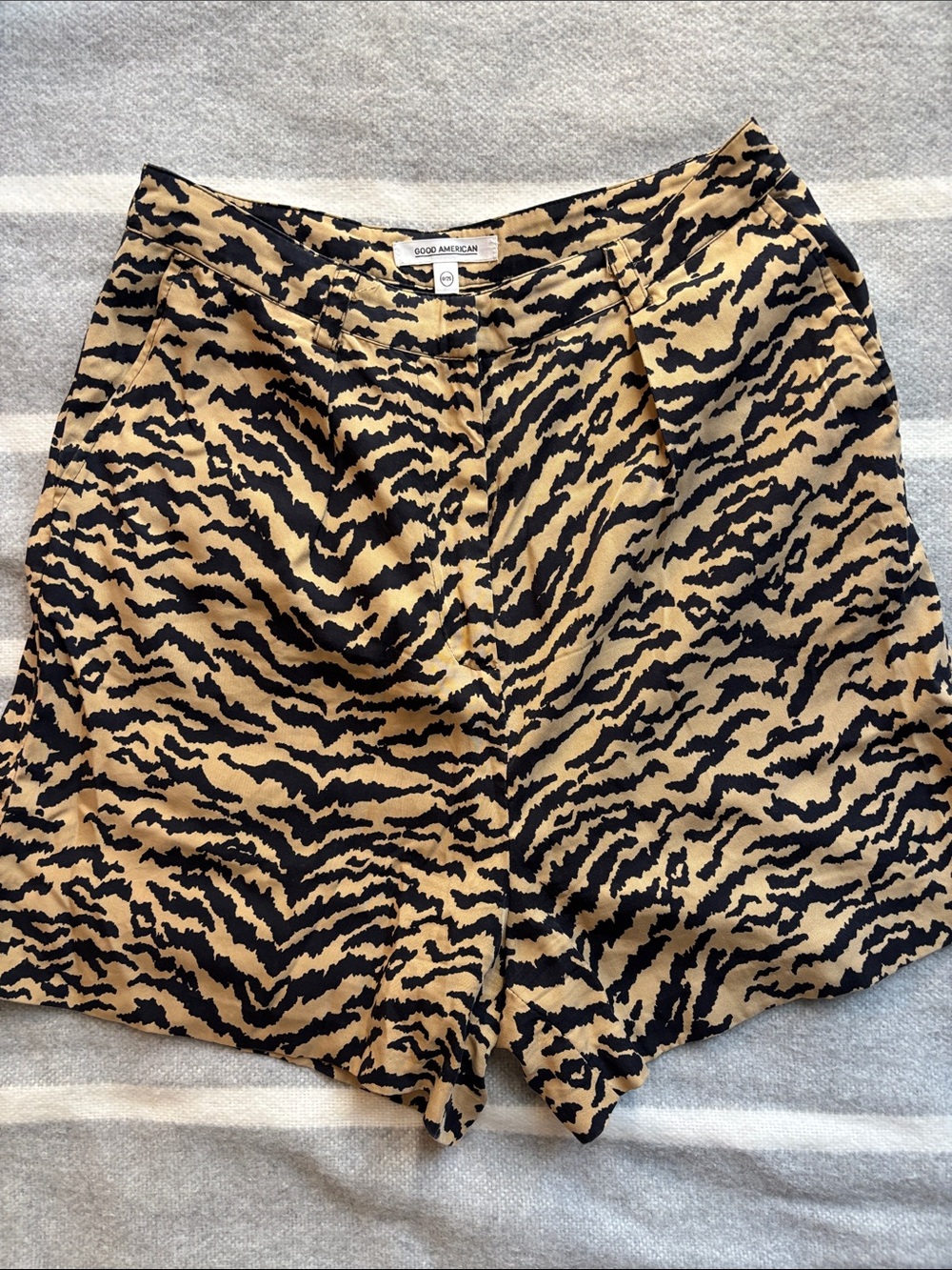 Good American Black & Tan Animal-Print High-Rise Shorts